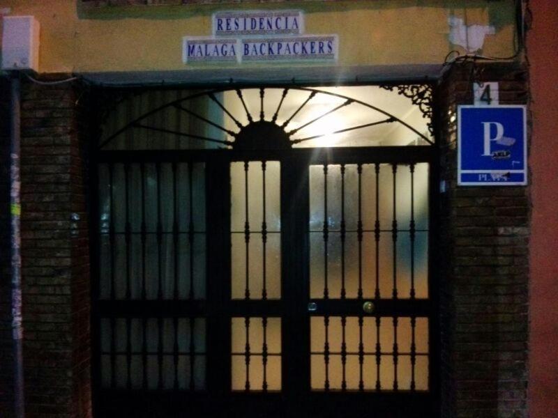 Хостел Residencia Malaga Backpackers Екстер'єр фото